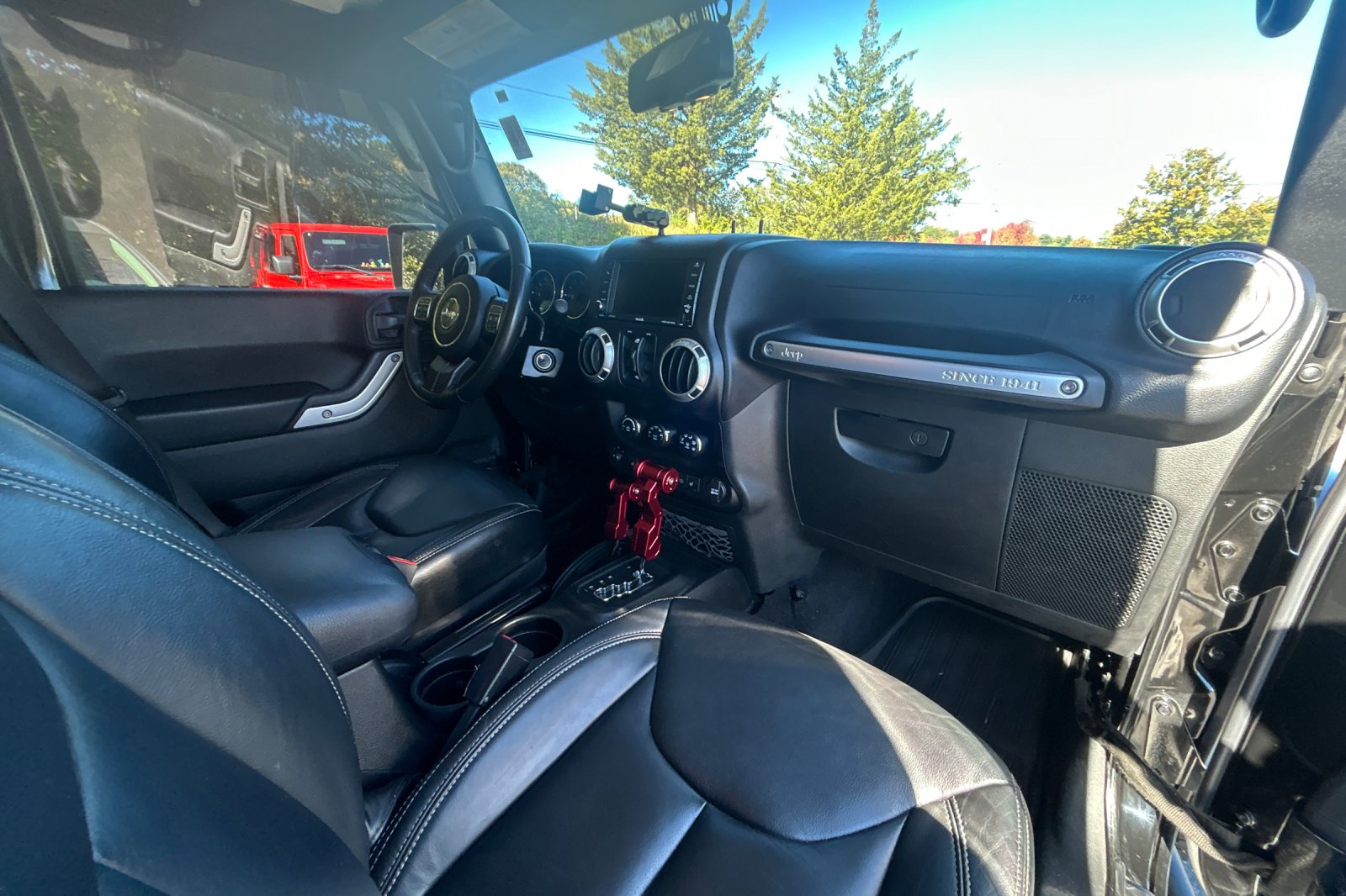 Used 2016 Black Clearcoat Jeep Unlimited Sahara image 16