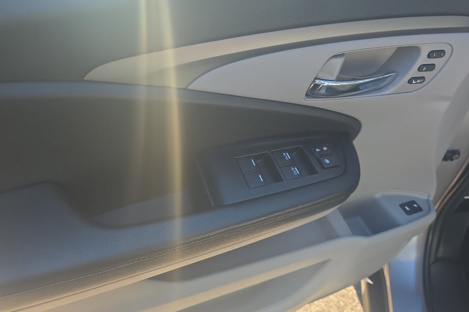 Used 2020 Lunar Silver Metallic Honda EX-L image 12