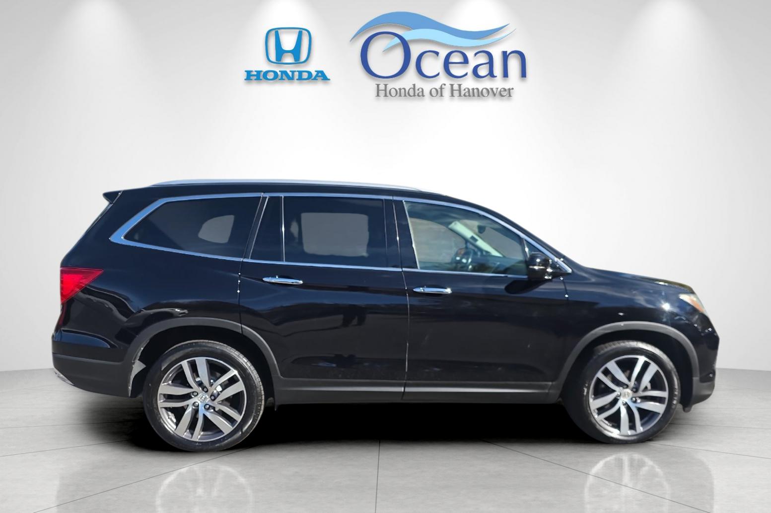 Used 2017 Crystal Black Pearl Honda Elite image 2