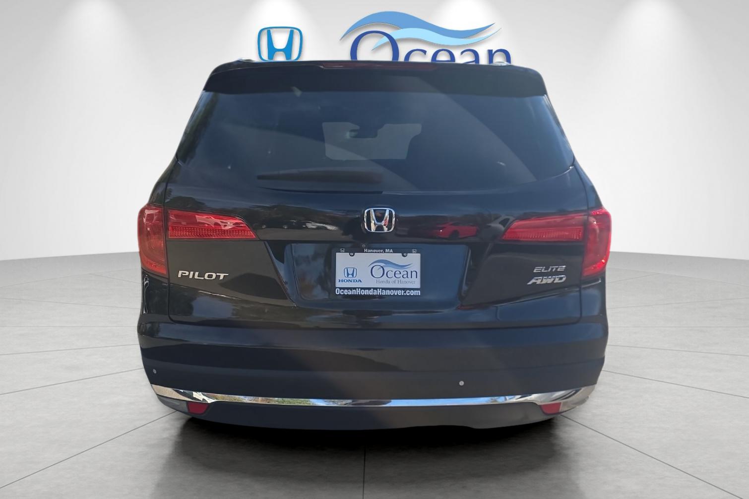 Used 2017 Crystal Black Pearl Honda Elite image 4