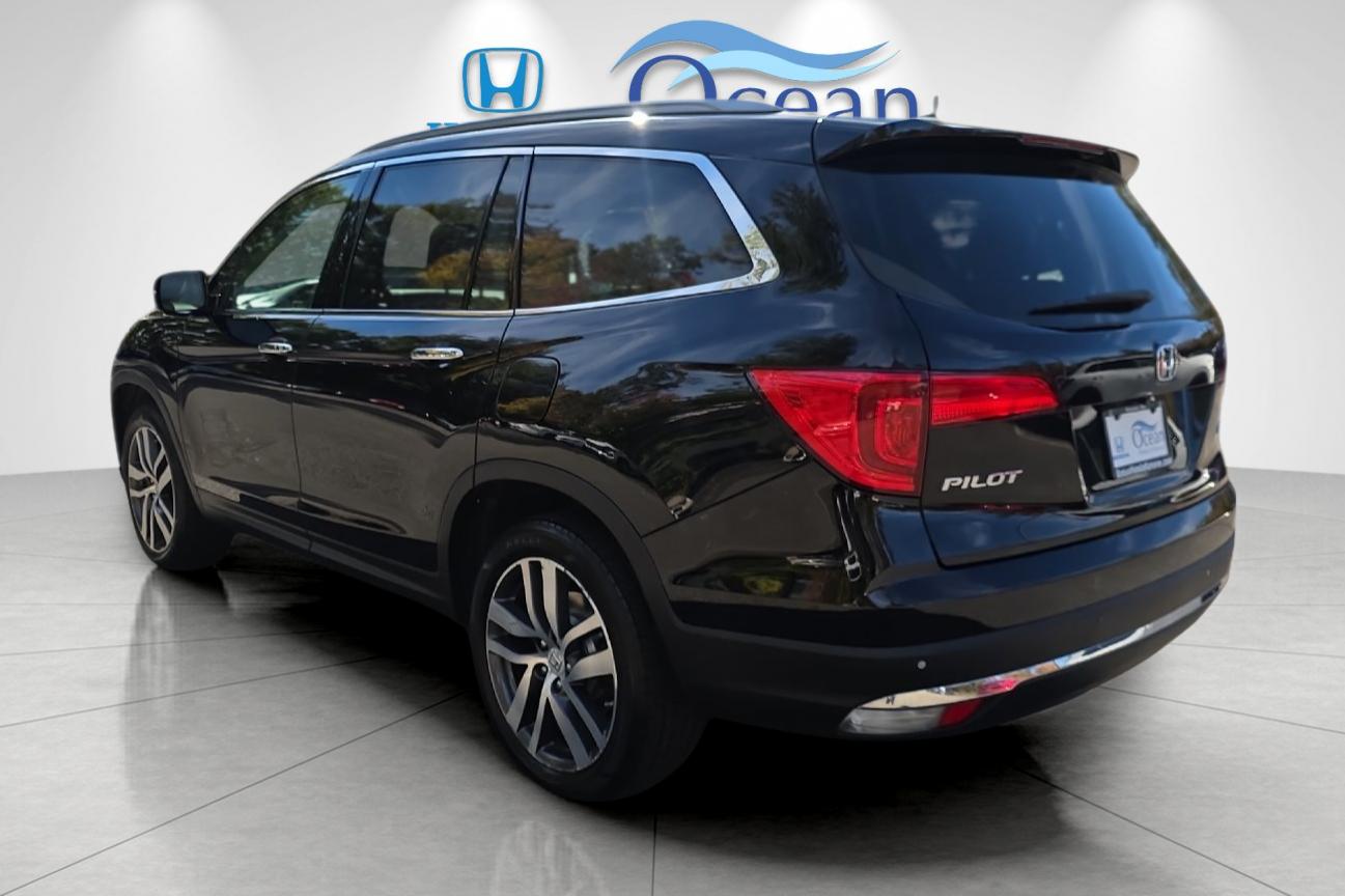Used 2017 Crystal Black Pearl Honda Elite image 5