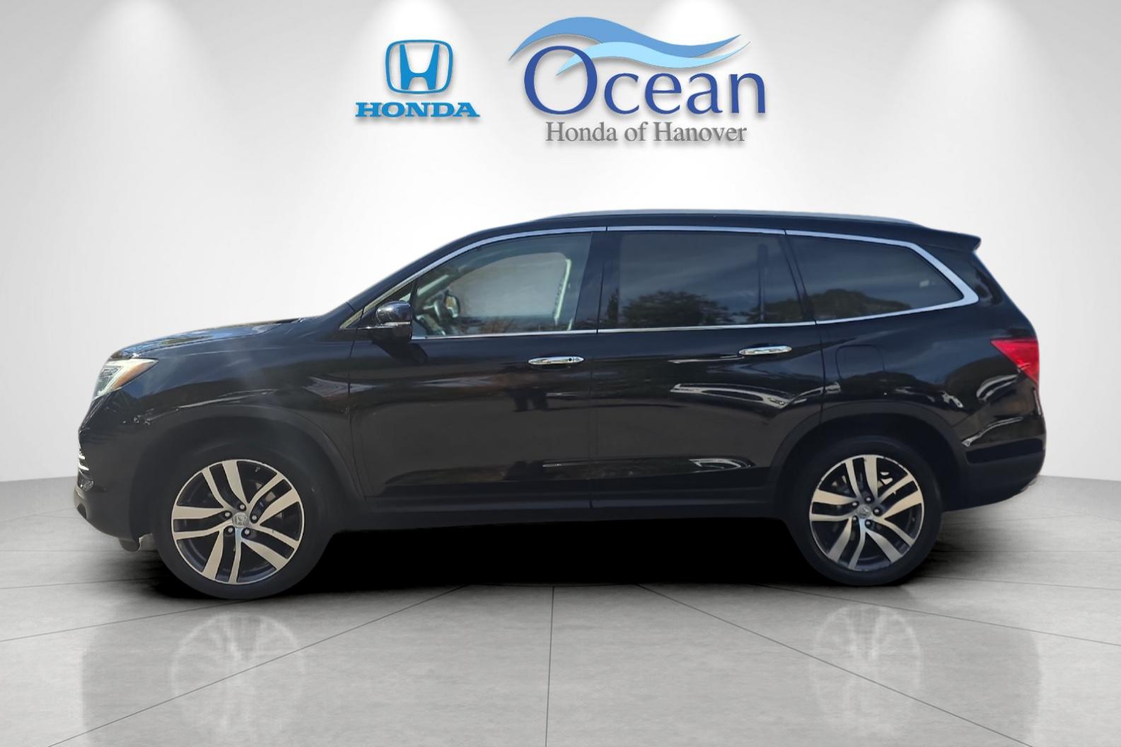 Used 2017 Crystal Black Pearl Honda Elite image 6
