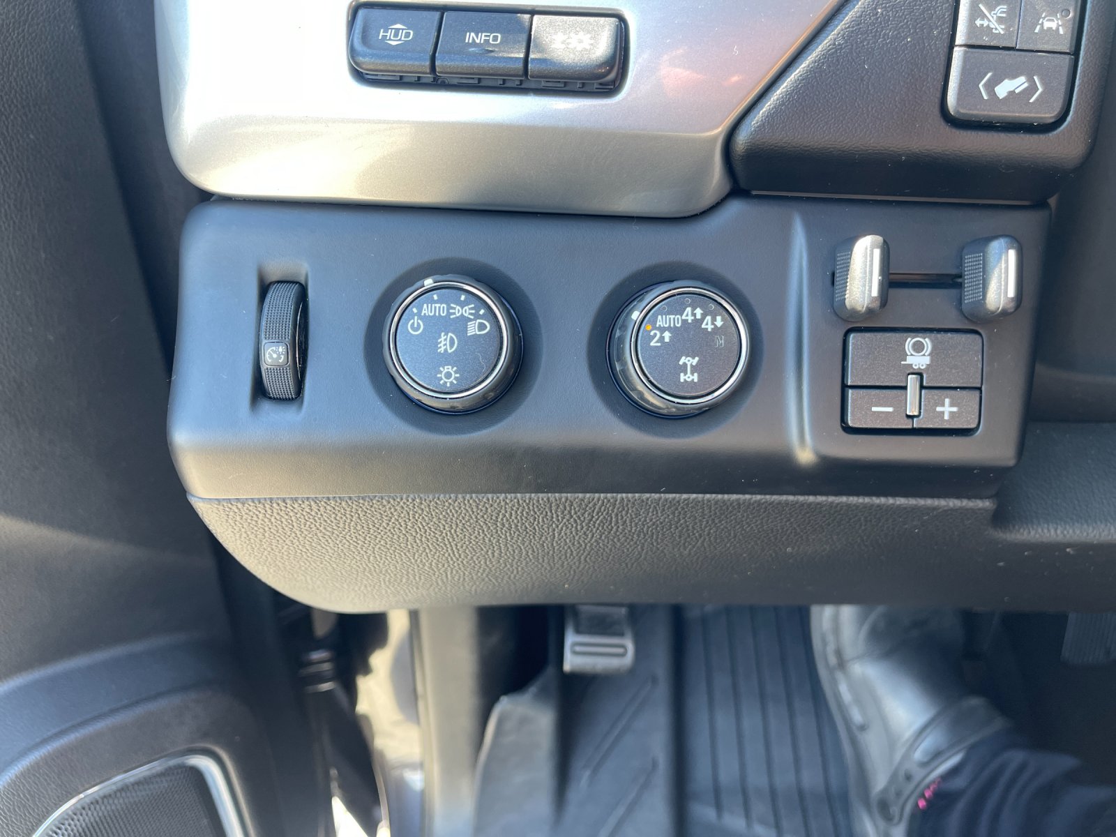Used 2018 Gray Chevrolet Premier image 36