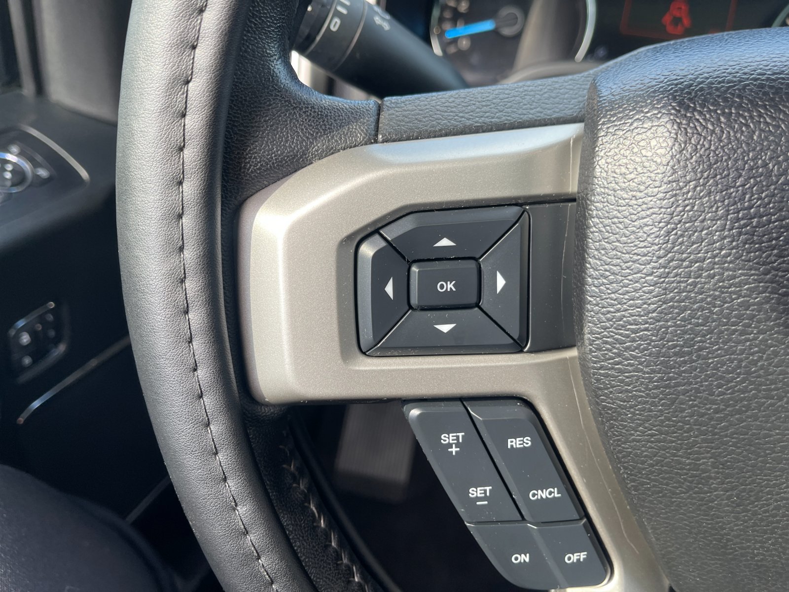Used 2018 Lightning Blue Ford Lariat image 28
