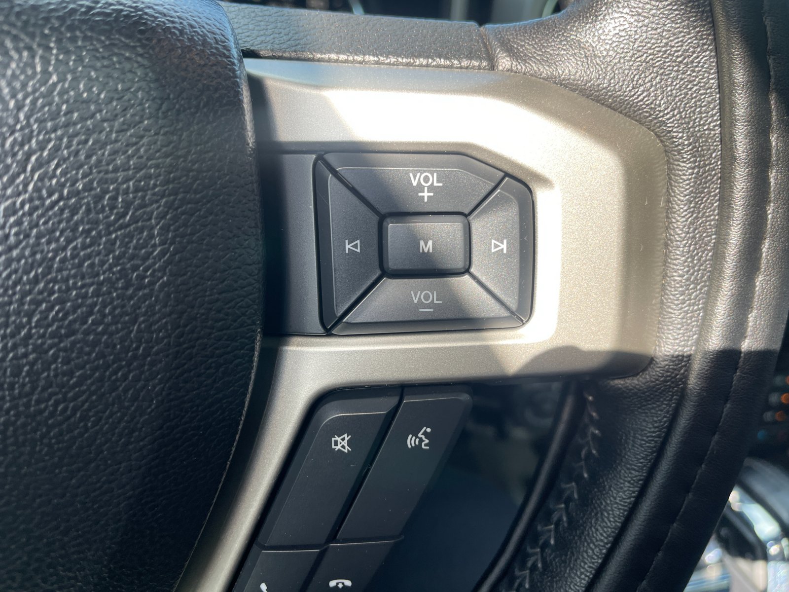 Used 2018 Lightning Blue Ford Lariat image 29