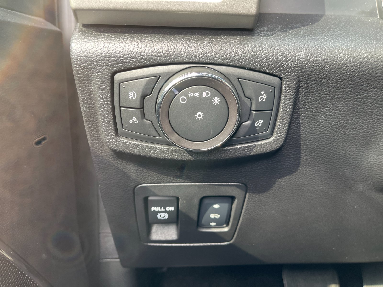 Used 2018 Lightning Blue Ford Lariat image 32