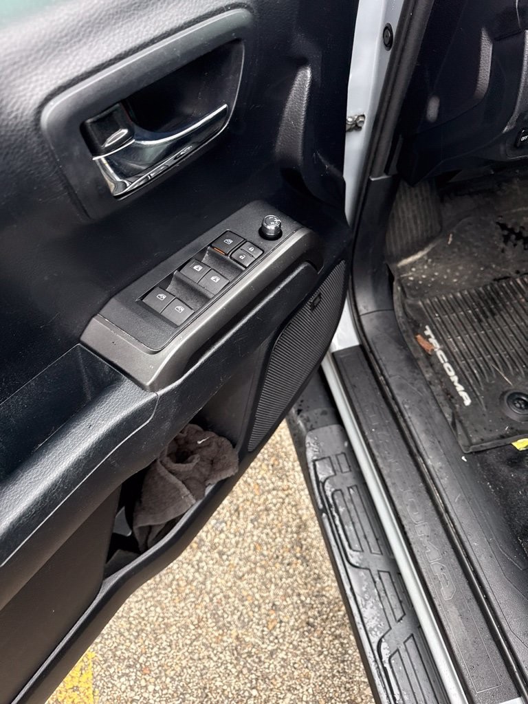 Used 2018  Toyota TRD Off-Road image 6