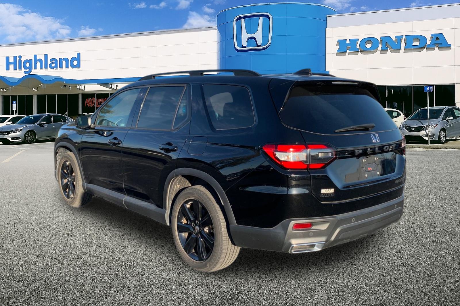 Certified Used 2025 Crystal Black Pearl Honda Black Edition image 3