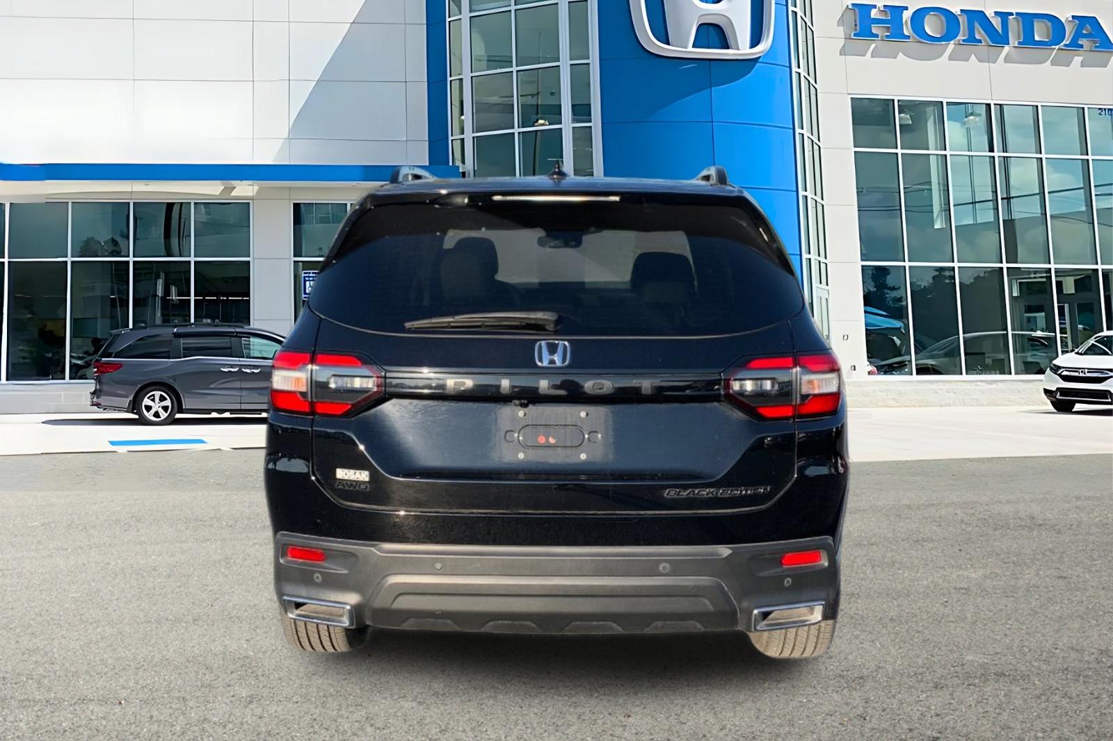 Certified Used 2025 Crystal Black Pearl Honda Black Edition image 4
