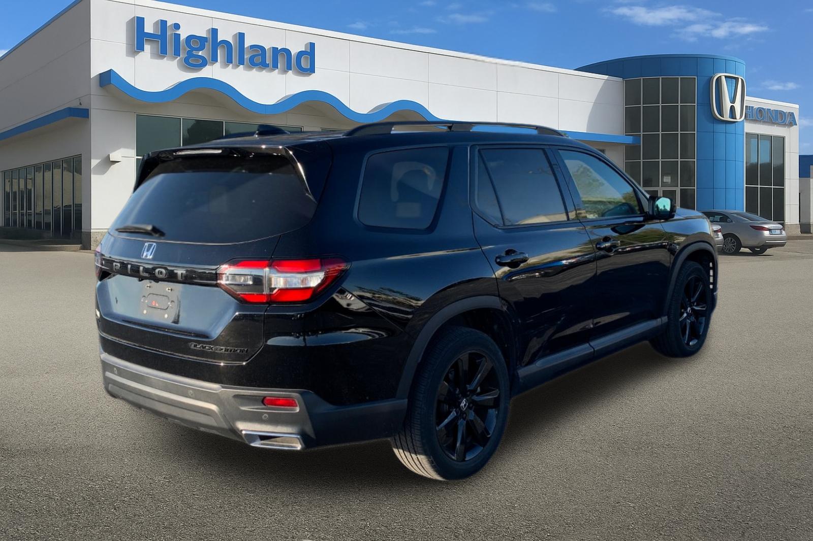 Certified Used 2025 Crystal Black Pearl Honda Black Edition image 5