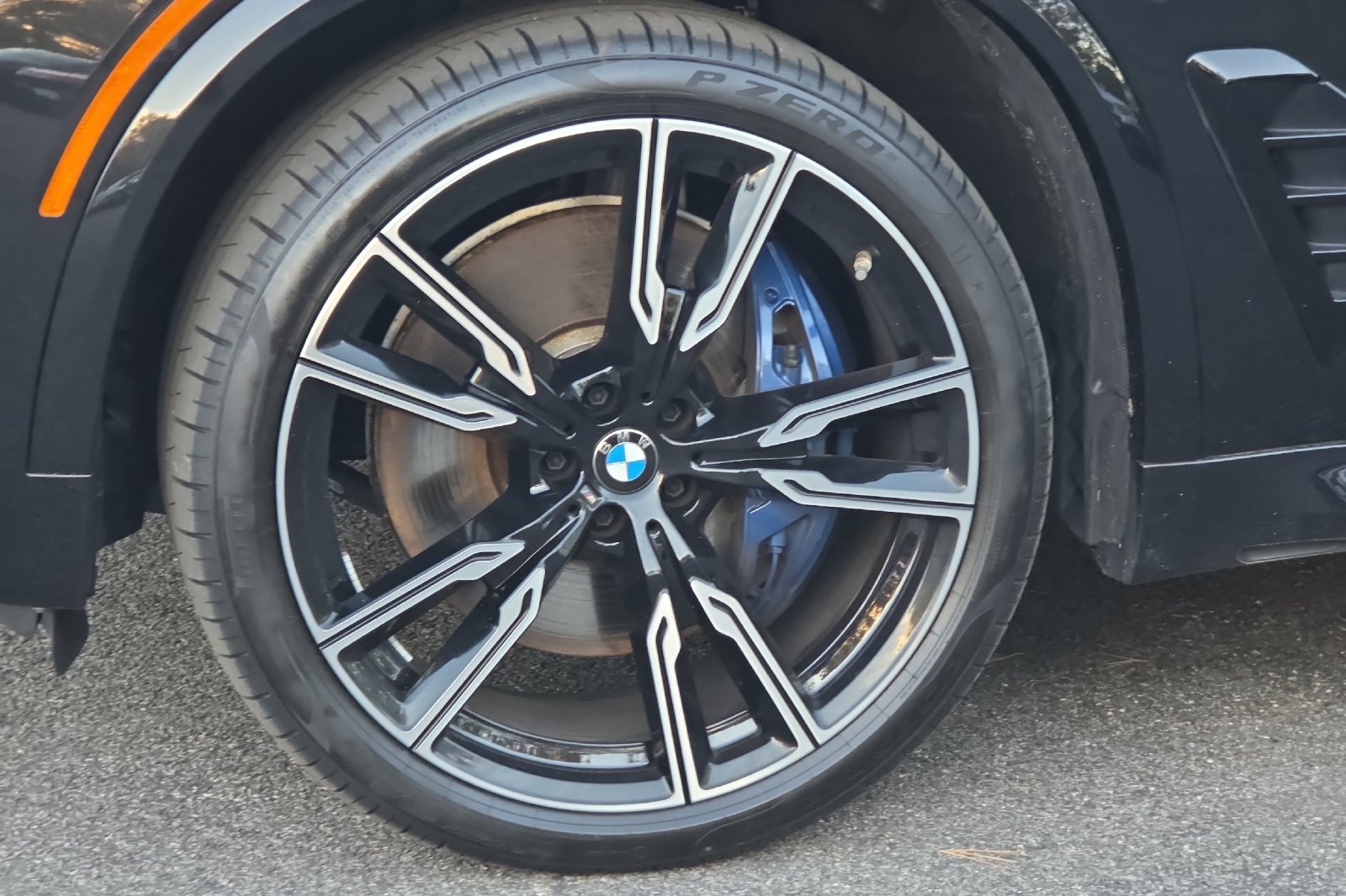 Used 2026 Black Sapphire Metallic BMW M60i image 25