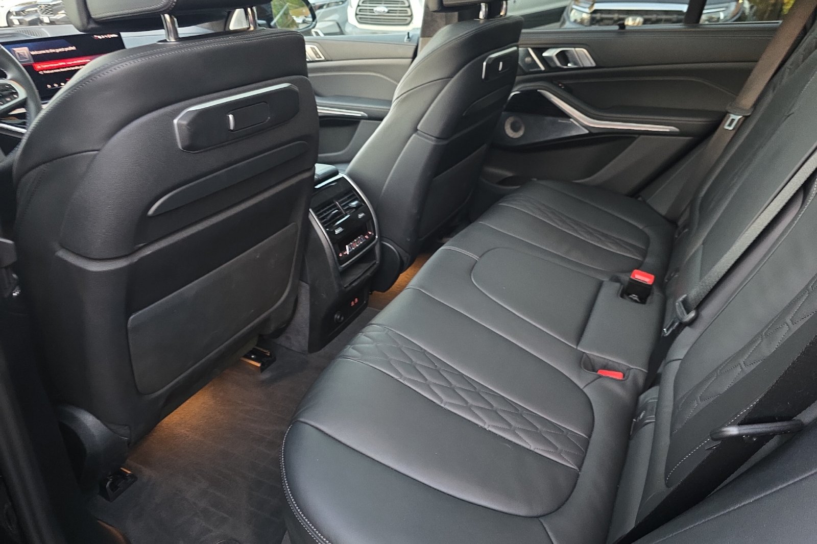 Used 2026 Black Sapphire Metallic BMW M60i image 13