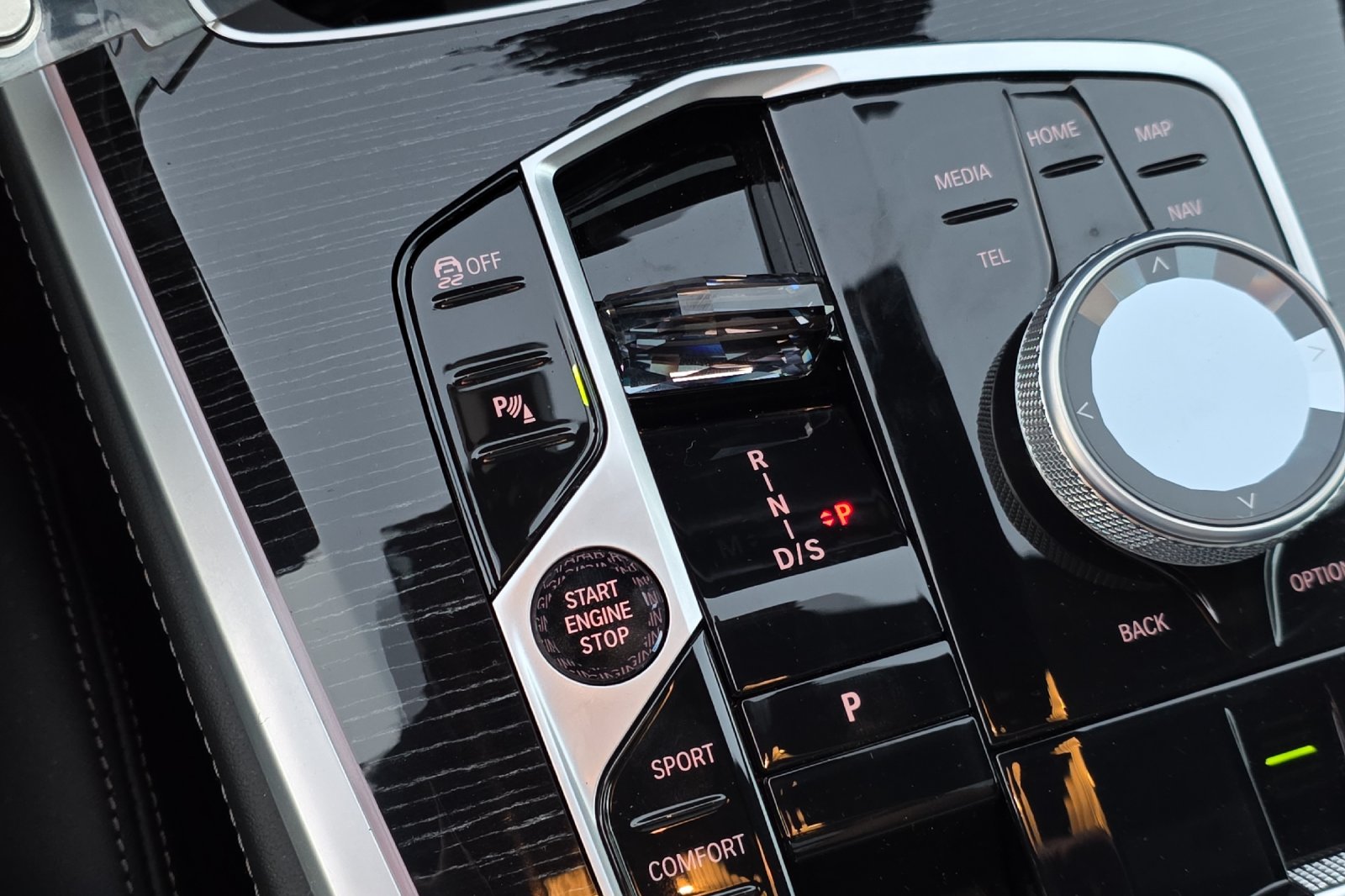 Used 2026 Black Sapphire Metallic BMW M60i image 22
