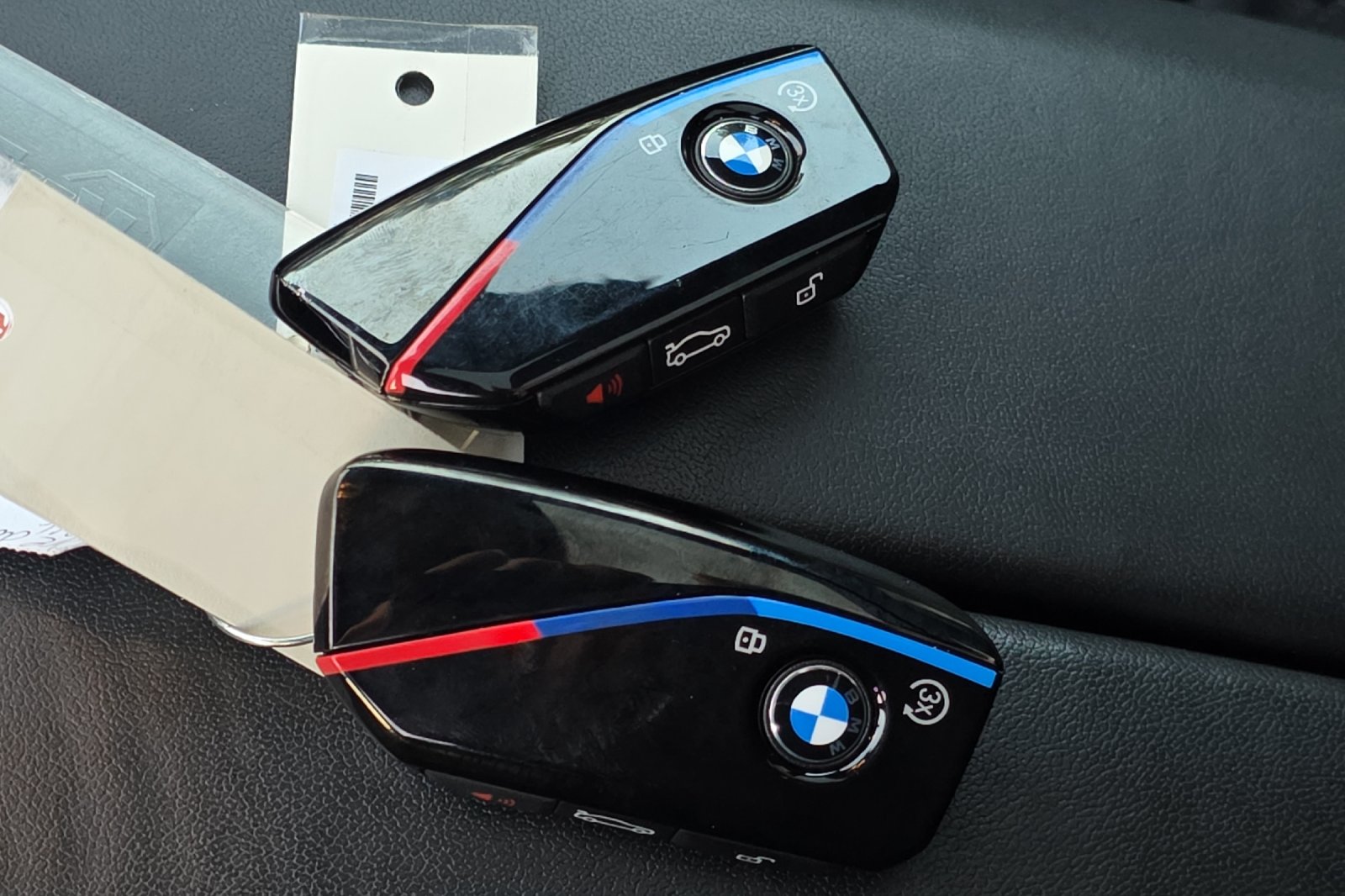 Used 2026 Black Sapphire Metallic BMW M60i image 9