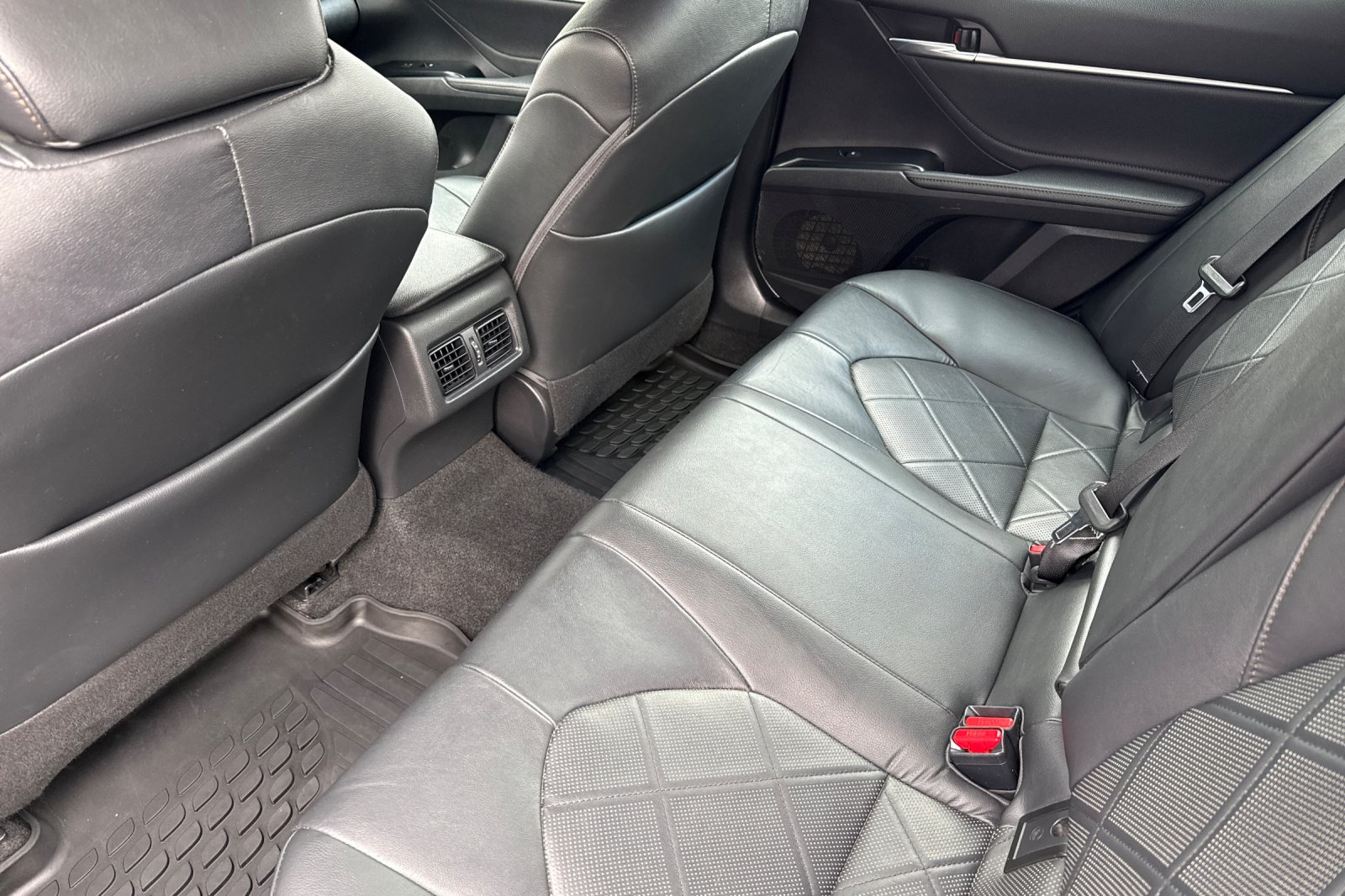 Certified Used 2018 Ruby Flare Pearl Toyota XLE image 12