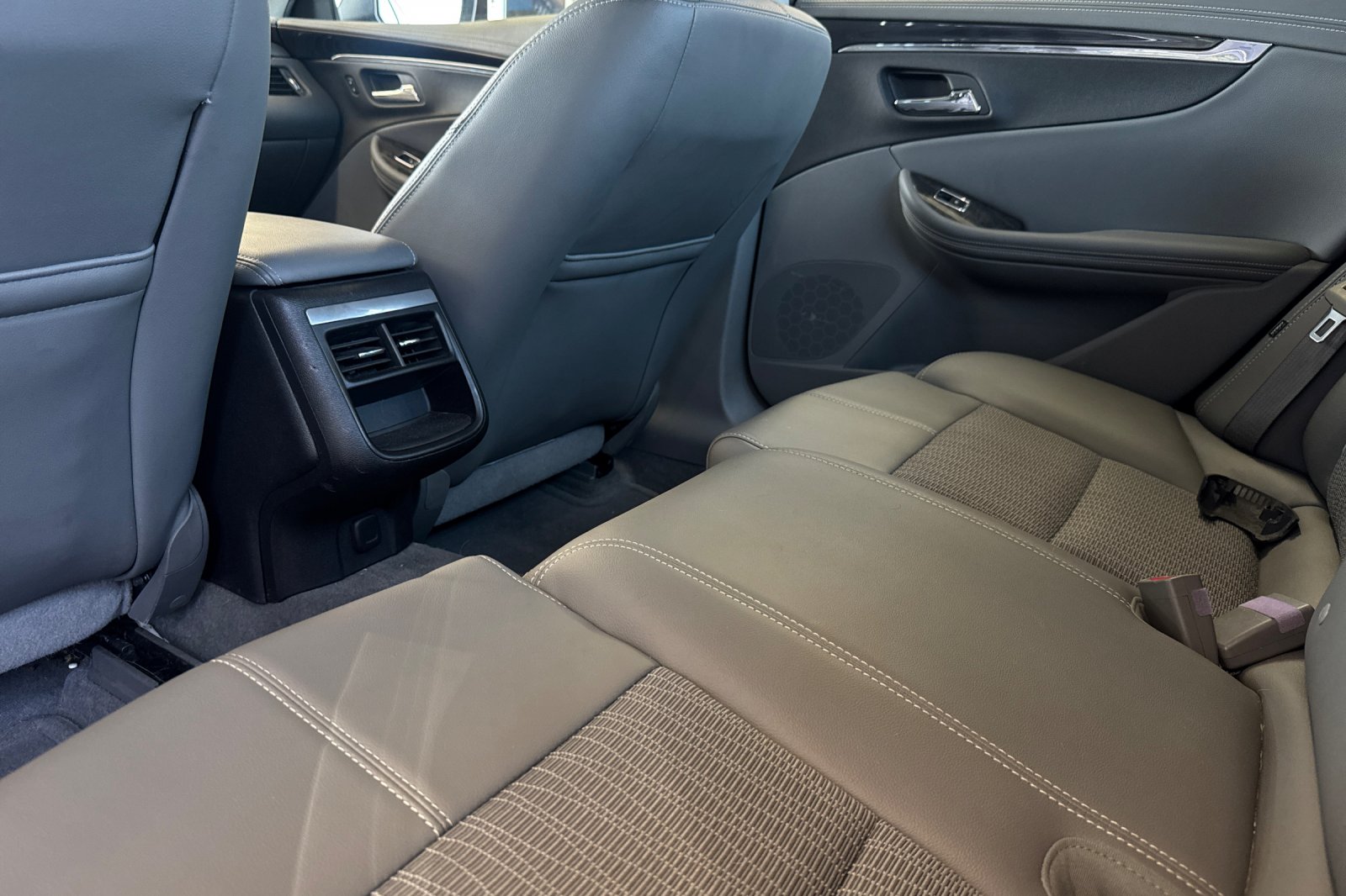 Used 2014 Summit White Chevrolet LT image 8