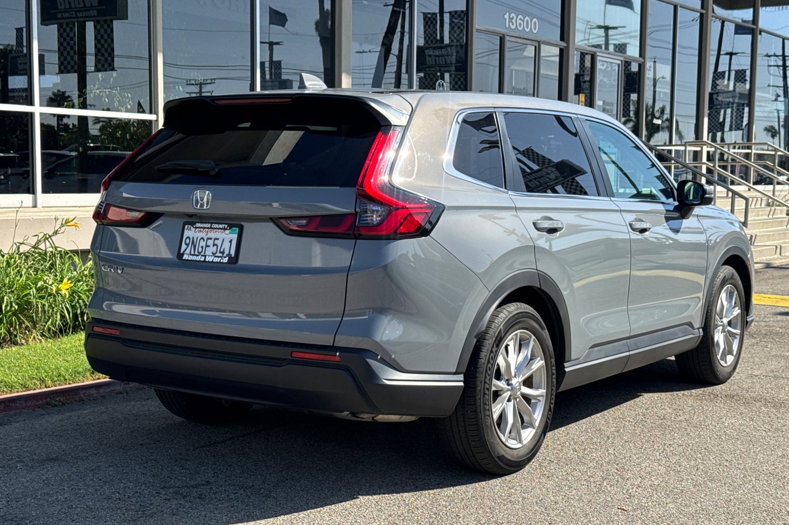 Certified Used 2025 Solar Silver Metallic Honda EX image 5