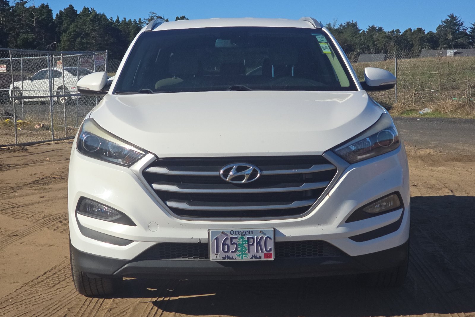 Used 2017 White Hyundai SE Plus image 3
