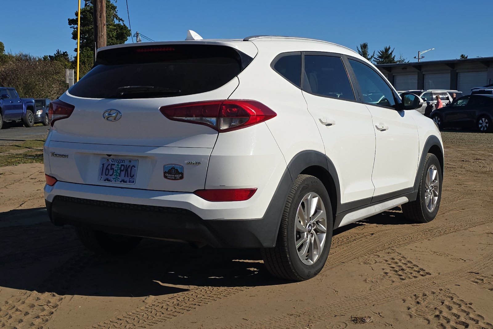 Used 2017 White Hyundai SE Plus image 5