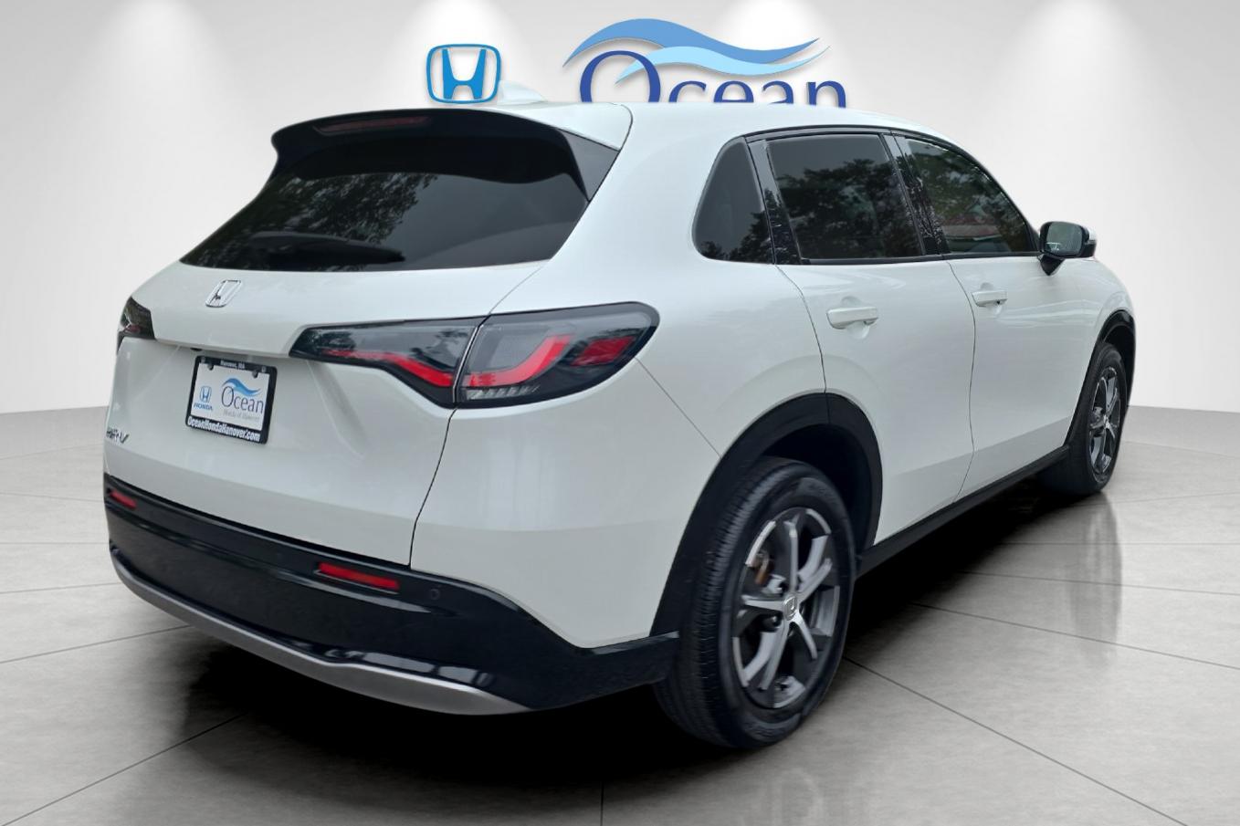 Used 2023 Platinum White Pearl Honda EX-L image 3