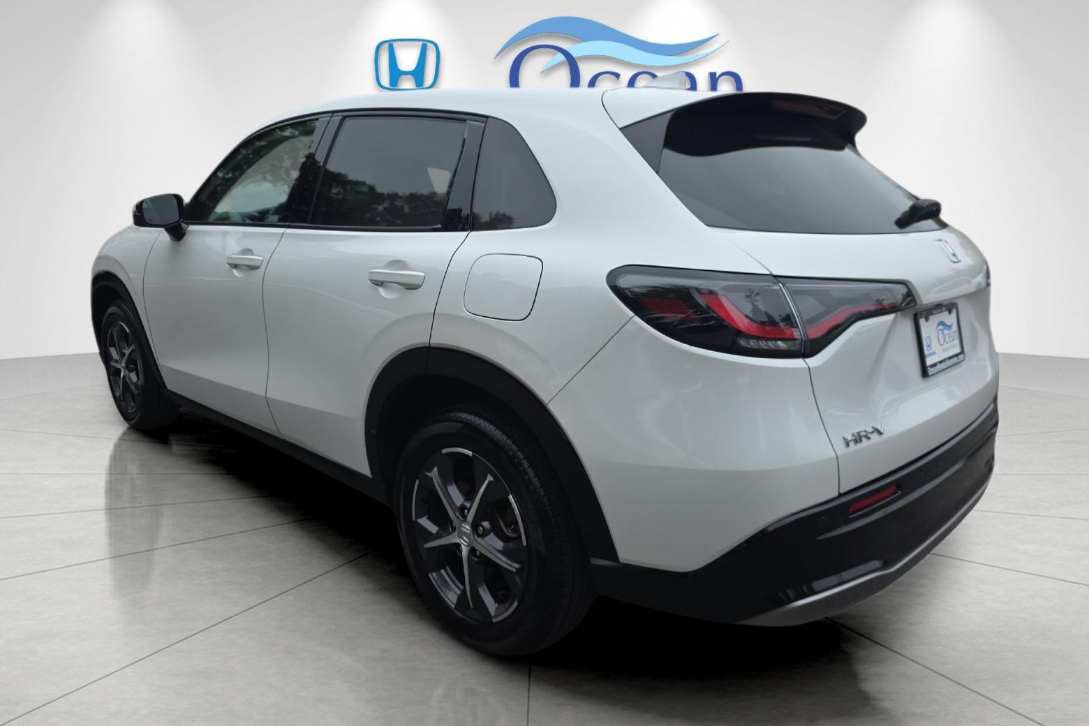 Used 2023 Platinum White Pearl Honda EX-L image 5