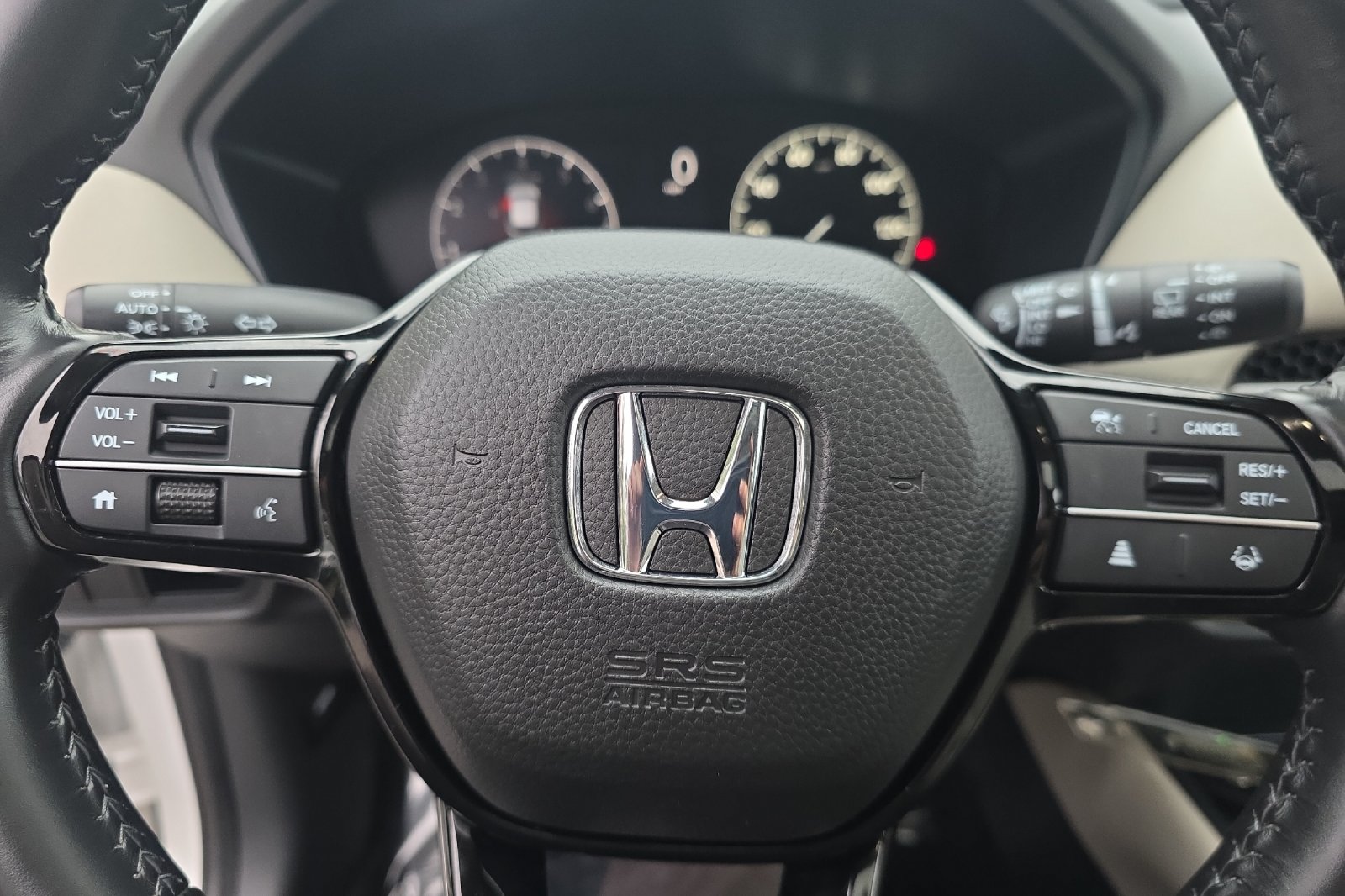 Used 2023 Platinum White Pearl Honda EX-L image 23