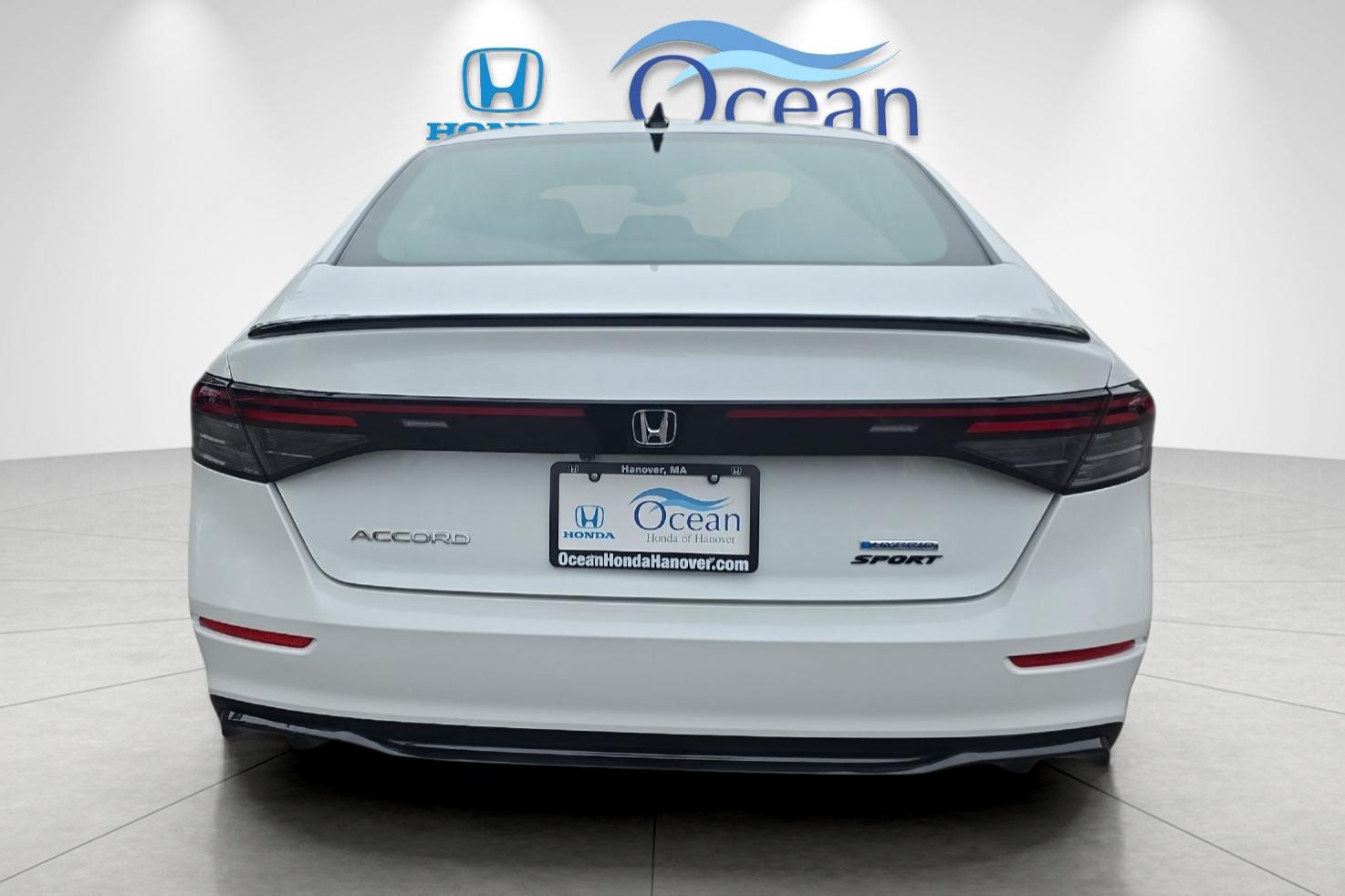 Used 2024 Platinum White Pearl Honda Sport-L image 4