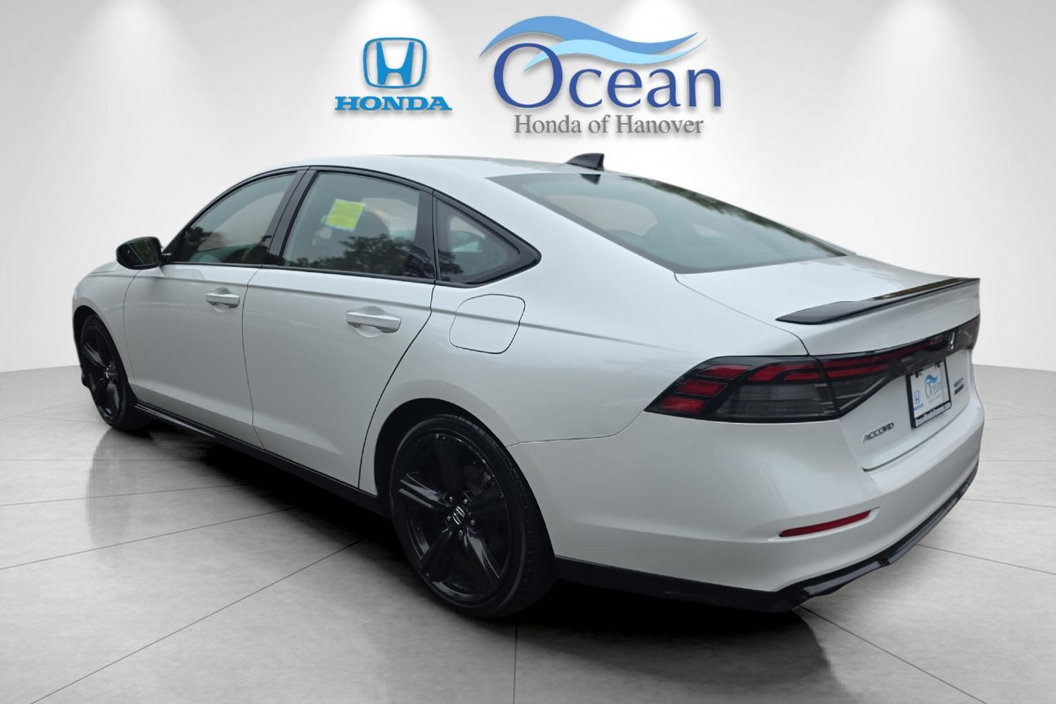 Used 2024 Platinum White Pearl Honda Sport-L image 5
