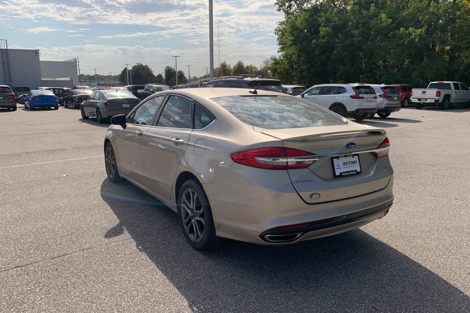 Used 2017 Gold Ford SE image 3