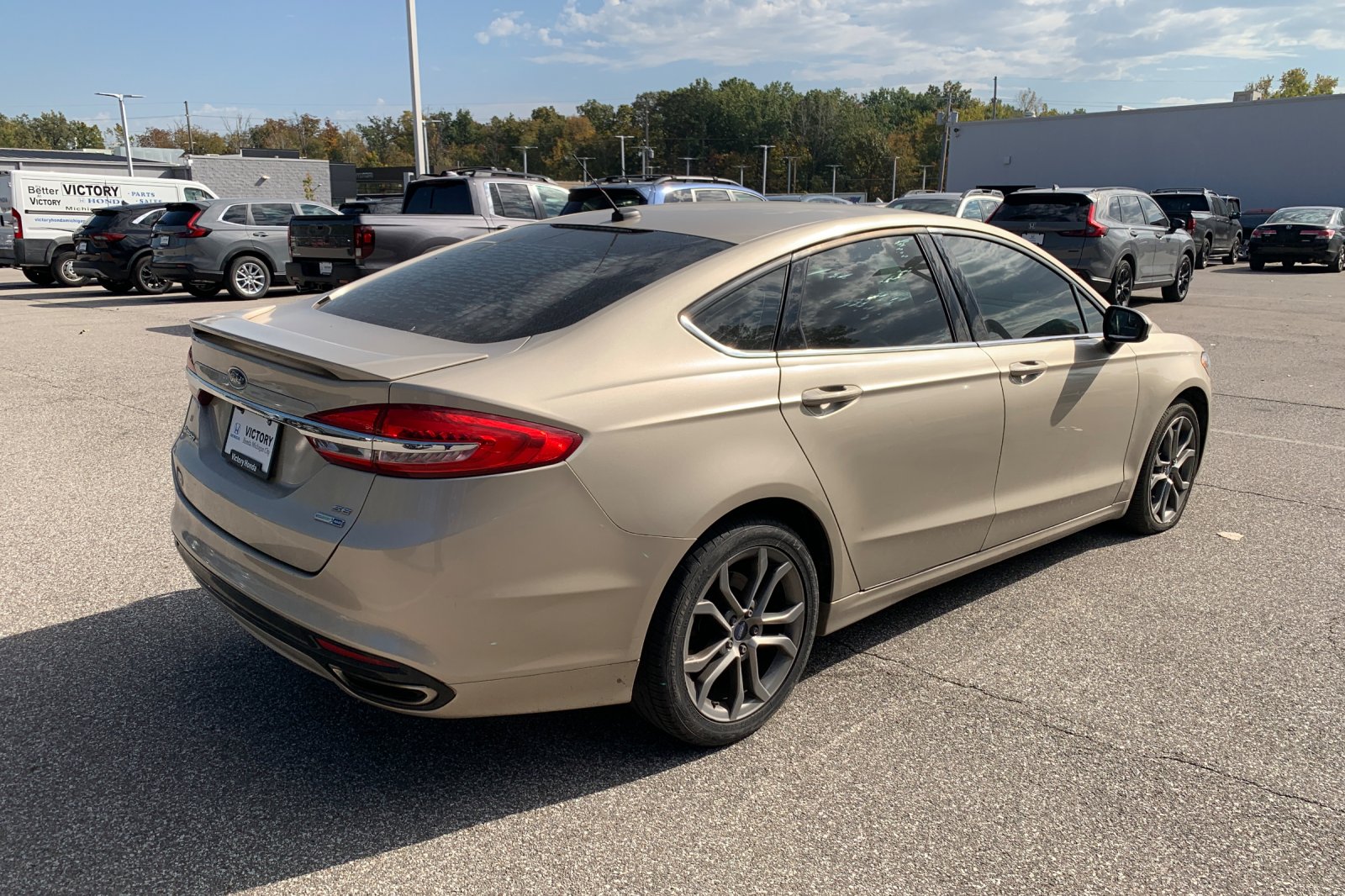 Used 2017 Gold Ford SE image 5