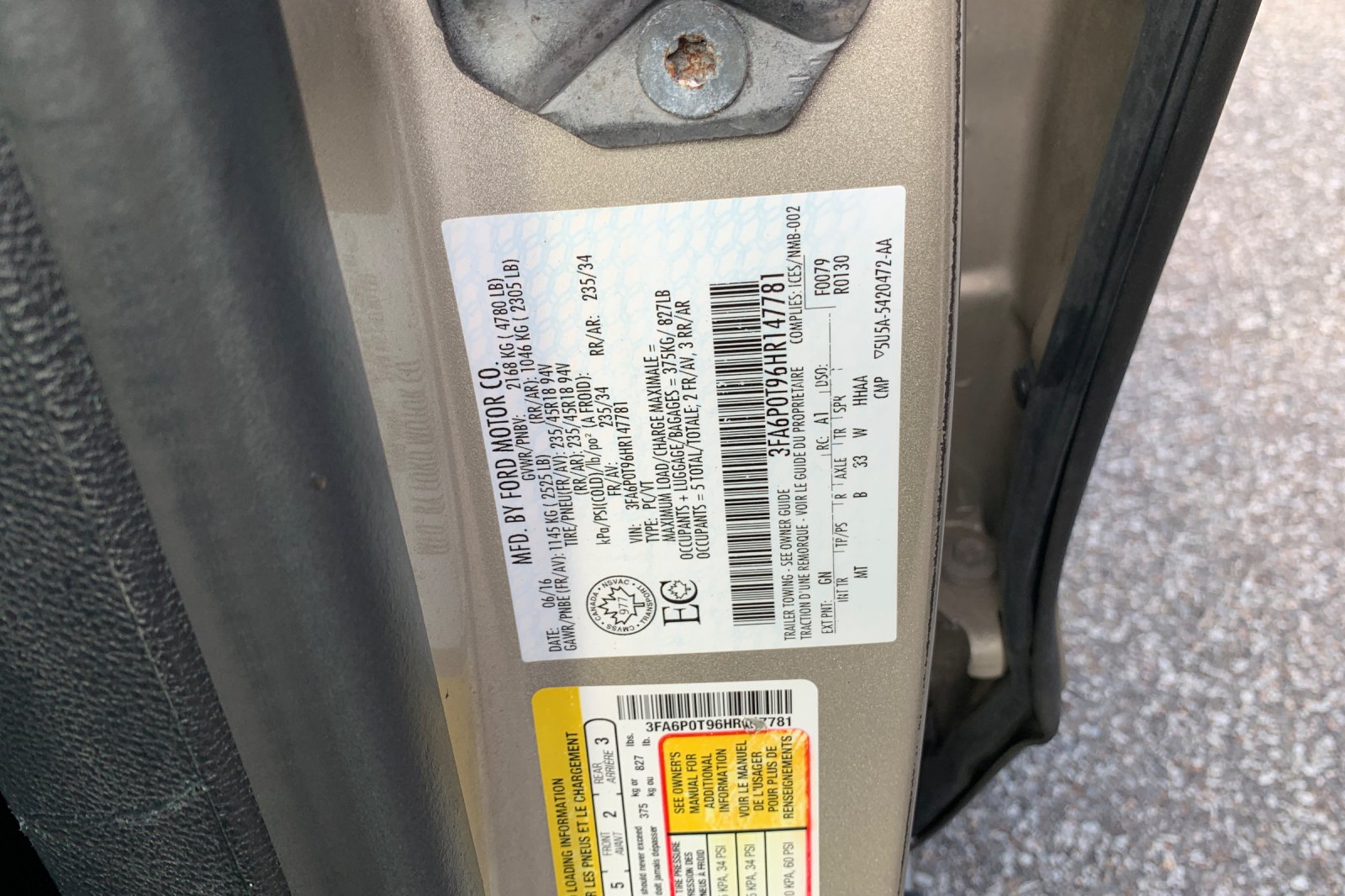 Used 2017 Gold Ford SE image 9