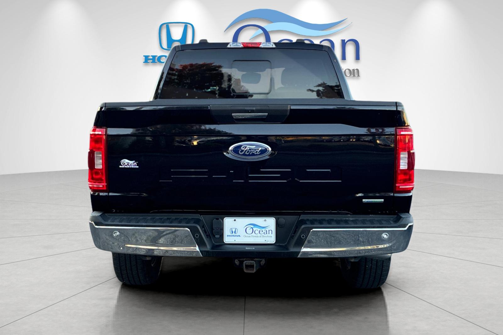 Used 2021 Agate Black Metallic Ford XLT image 4
