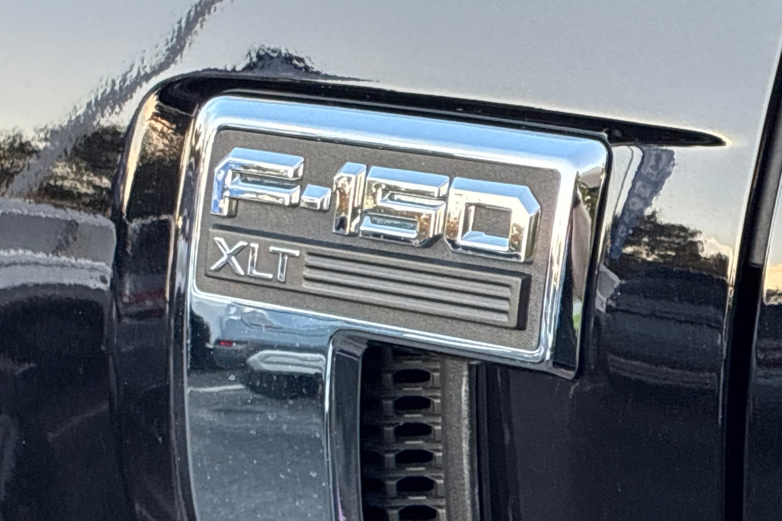 Used 2021 Agate Black Metallic Ford XLT image 40