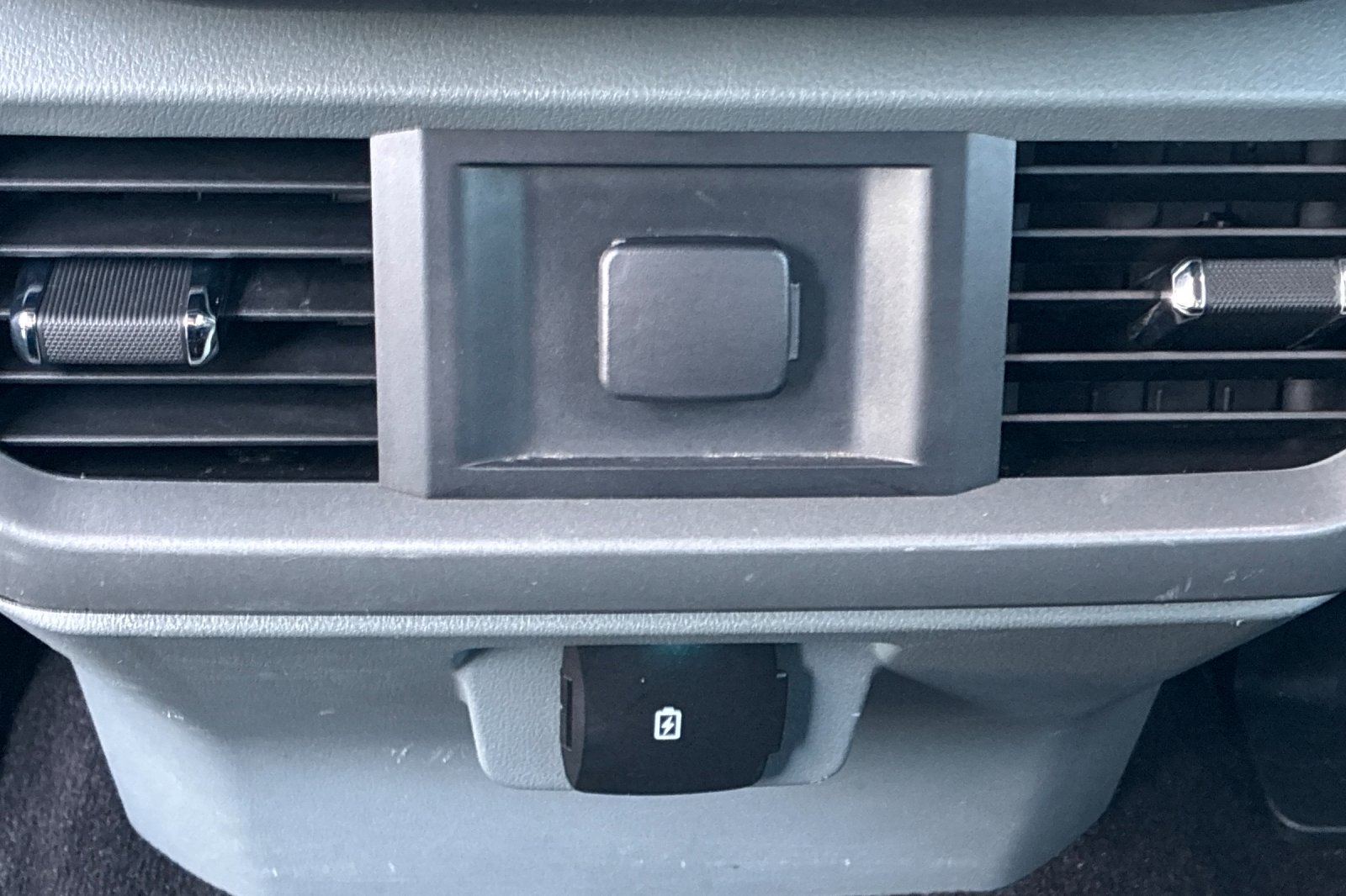 Used 2021 Agate Black Metallic Ford XLT image 19