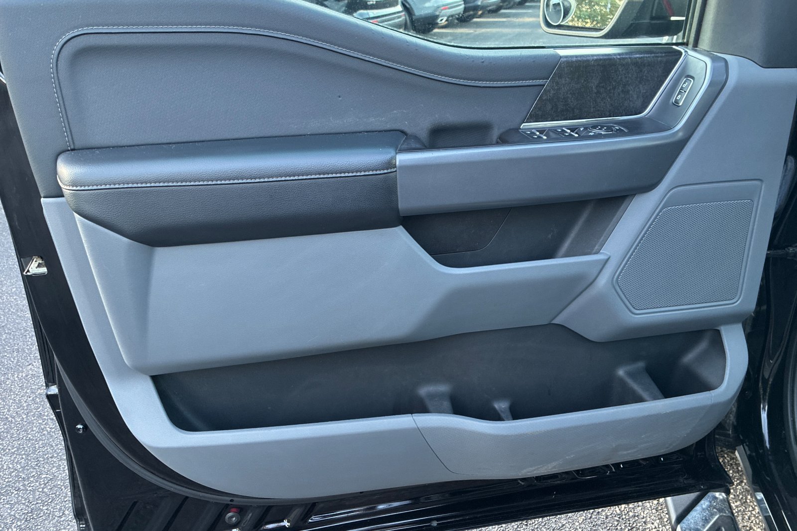Used 2021 Agate Black Metallic Ford XLT image 12