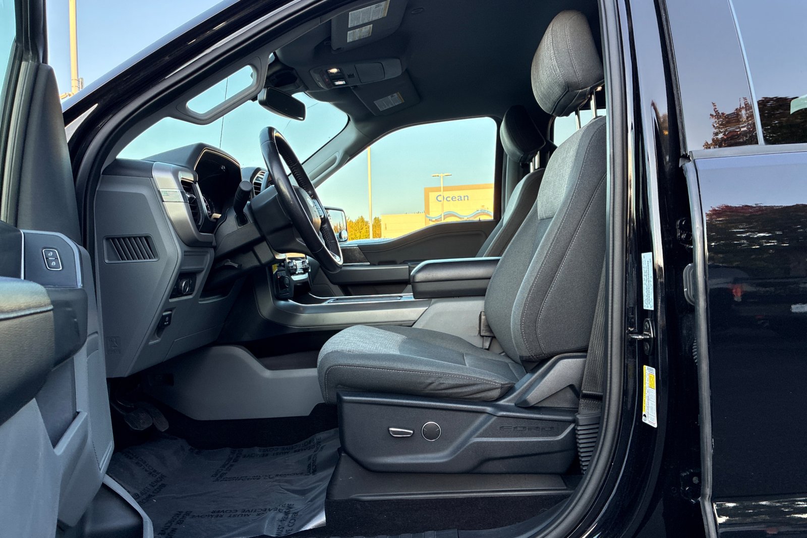 Used 2021 Agate Black Metallic Ford XLT image 11