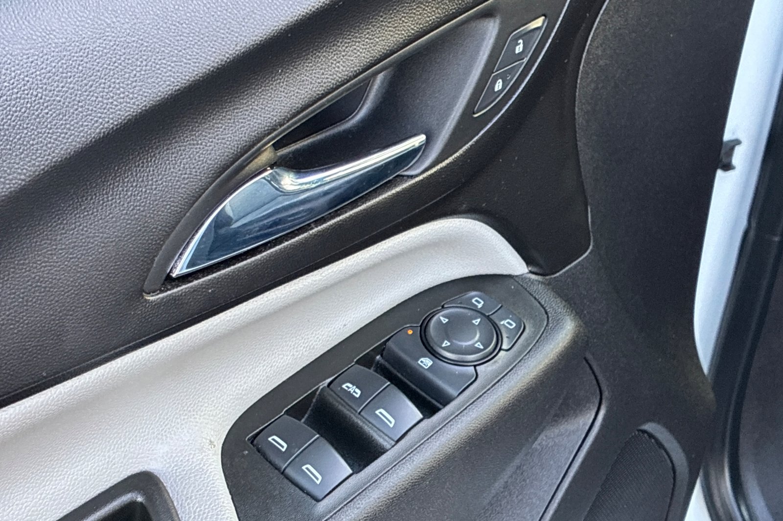 Used 2024 Summit White Chevrolet LS image 13