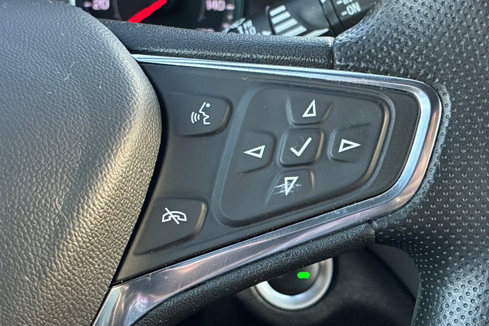 Used 2024 Summit White Chevrolet LS image 33