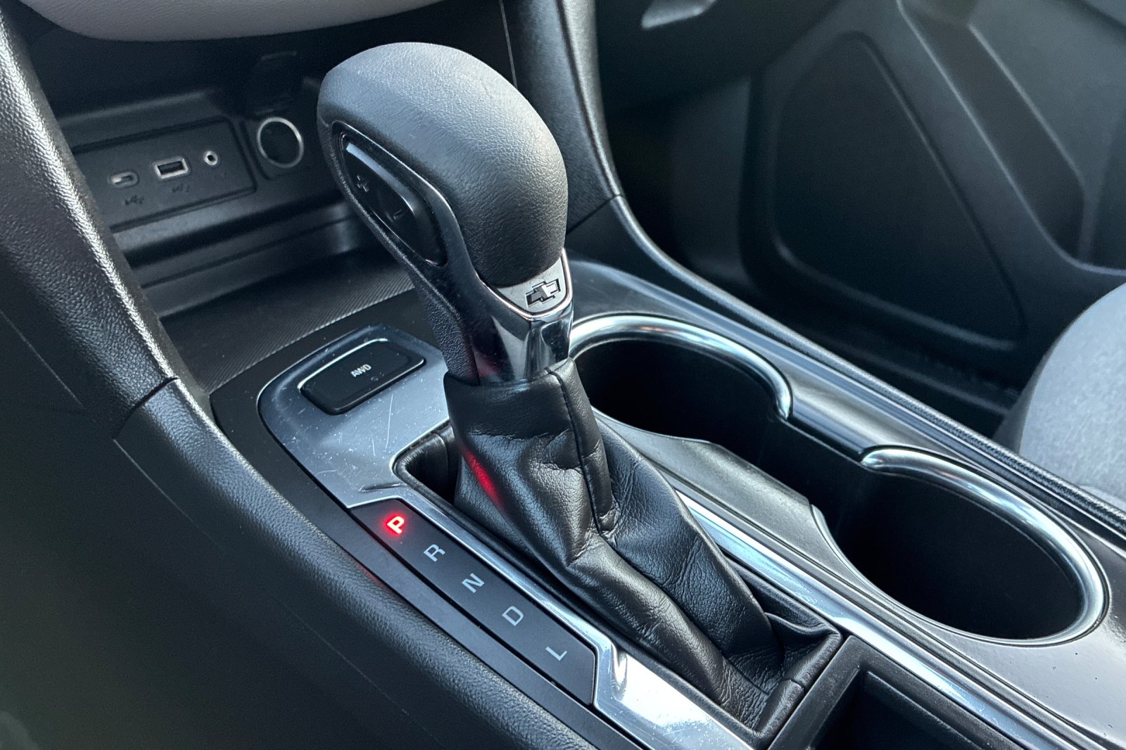Used 2024 Summit White Chevrolet LS image 29