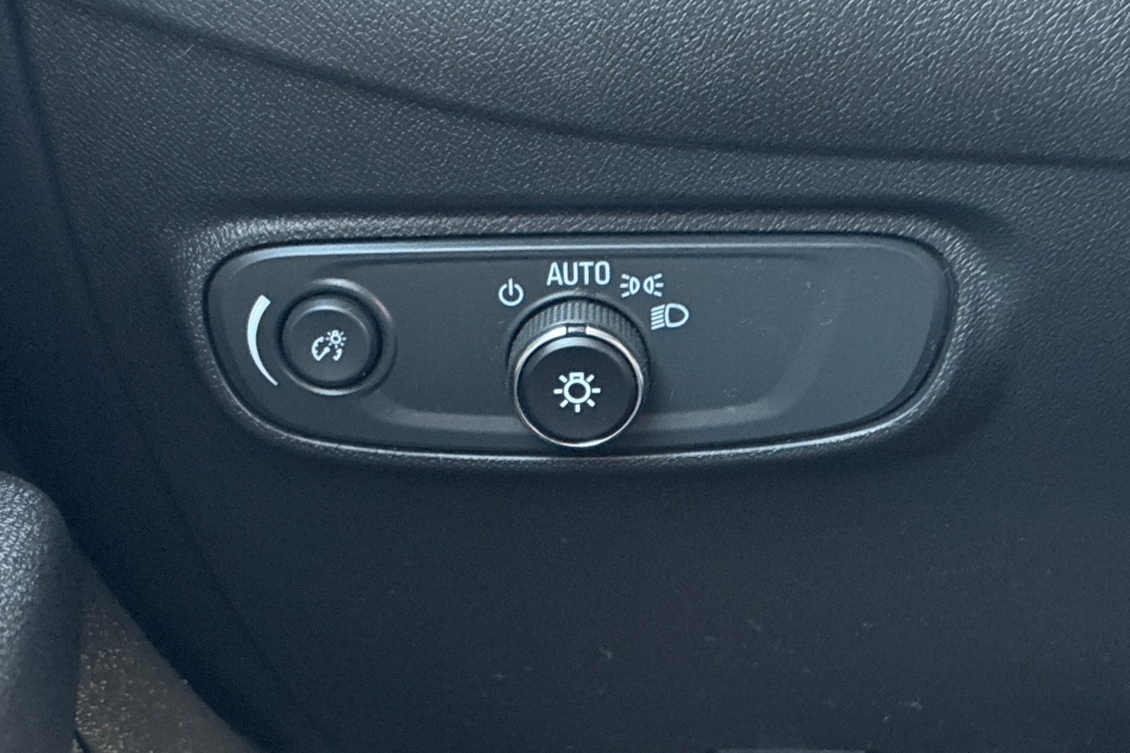 Used 2024 Summit White Chevrolet LS image 38