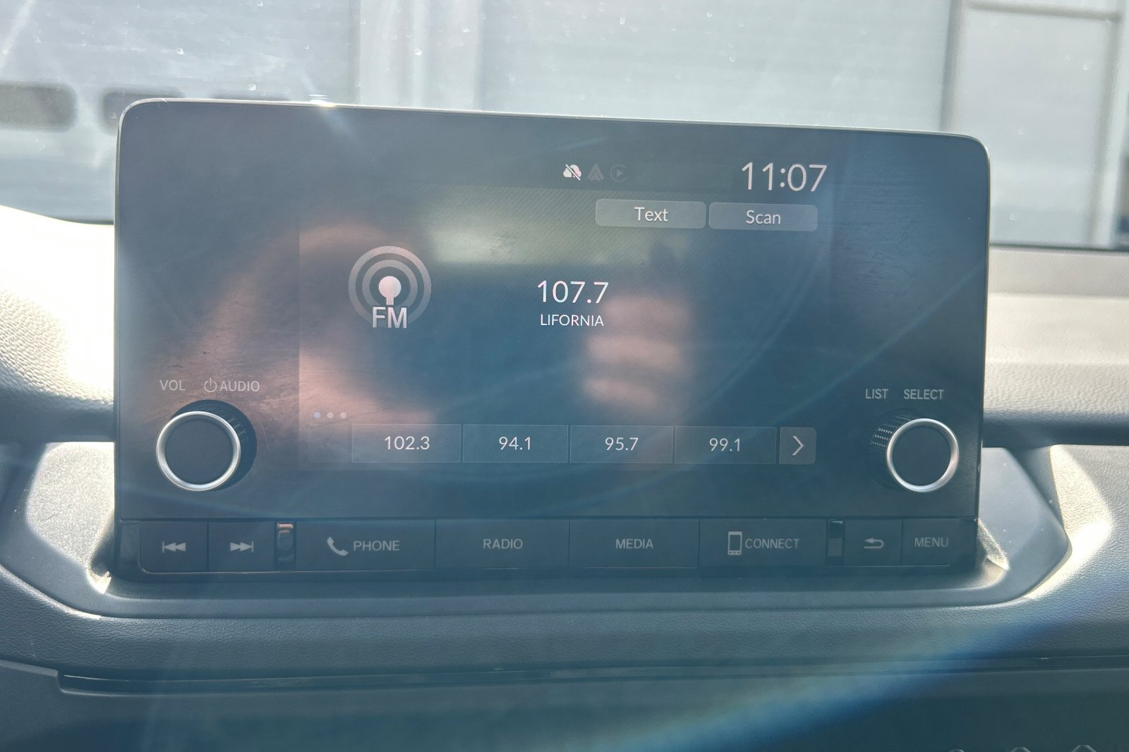 Used 2024 Meteorite Gray Metallic Honda LX image 17