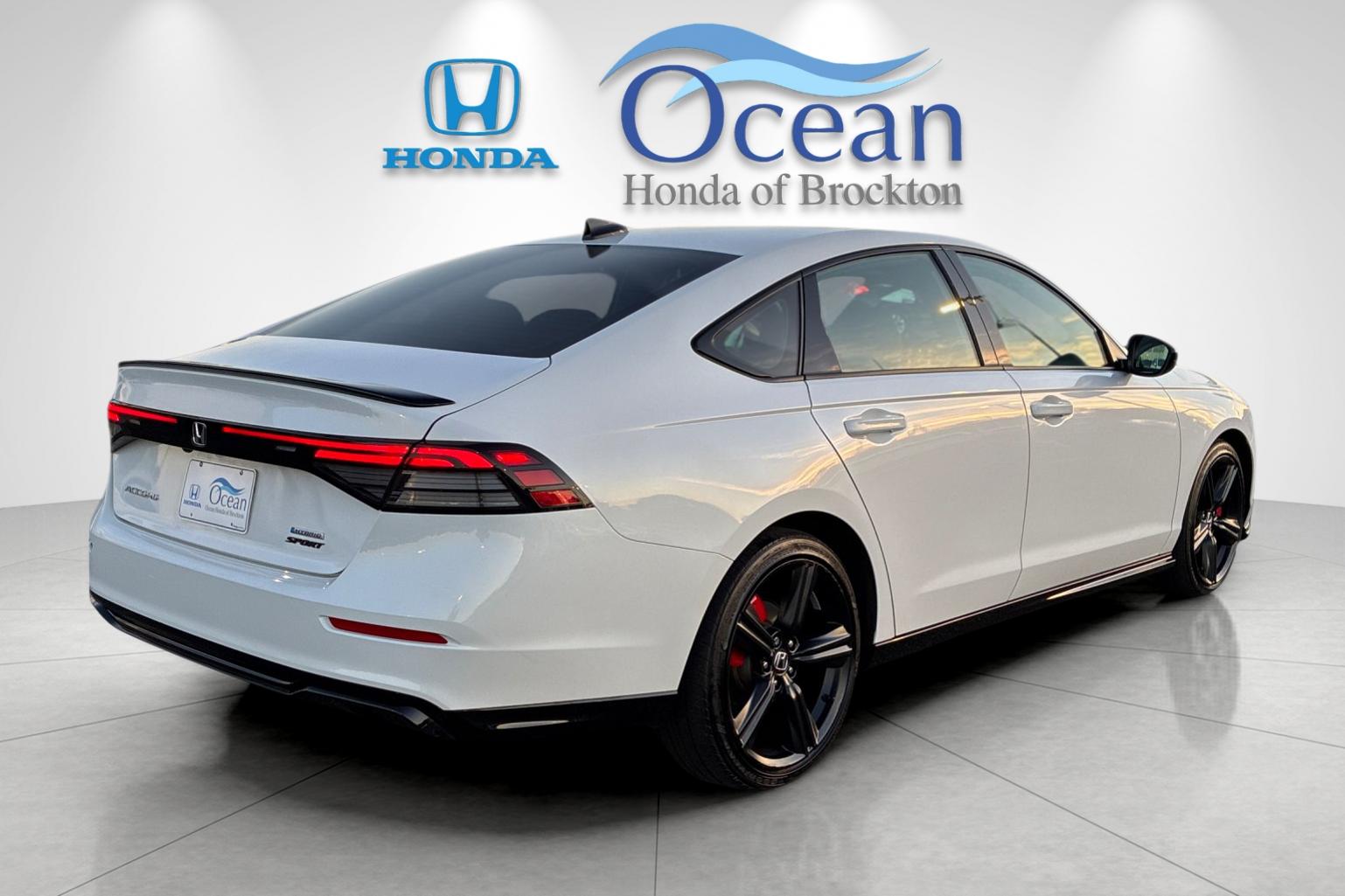Used 2024 Platinum White Pearl Honda Sport-L image 3