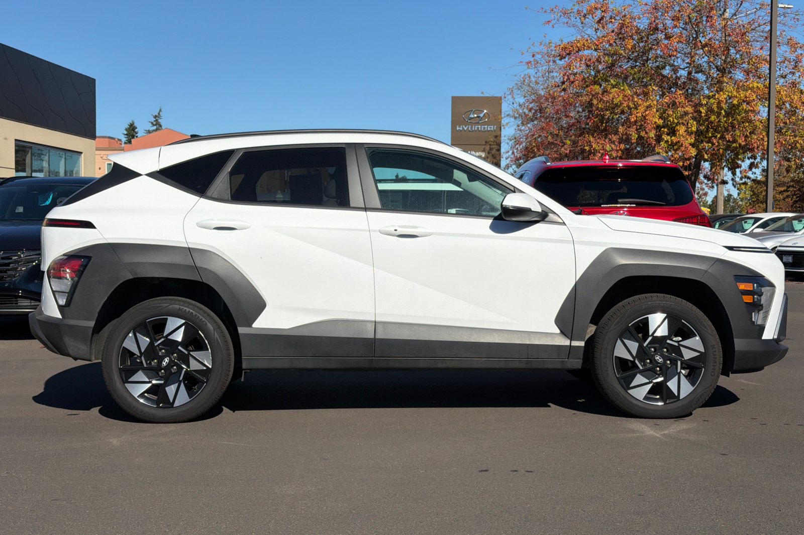 Used 2025 White Hyundai SEL image 3