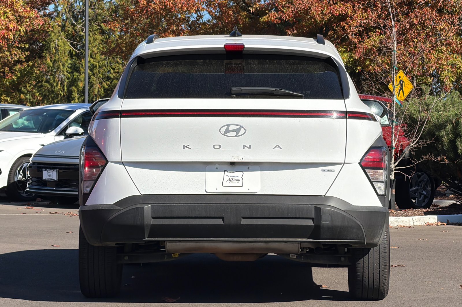Used 2025 White Hyundai SEL image 5