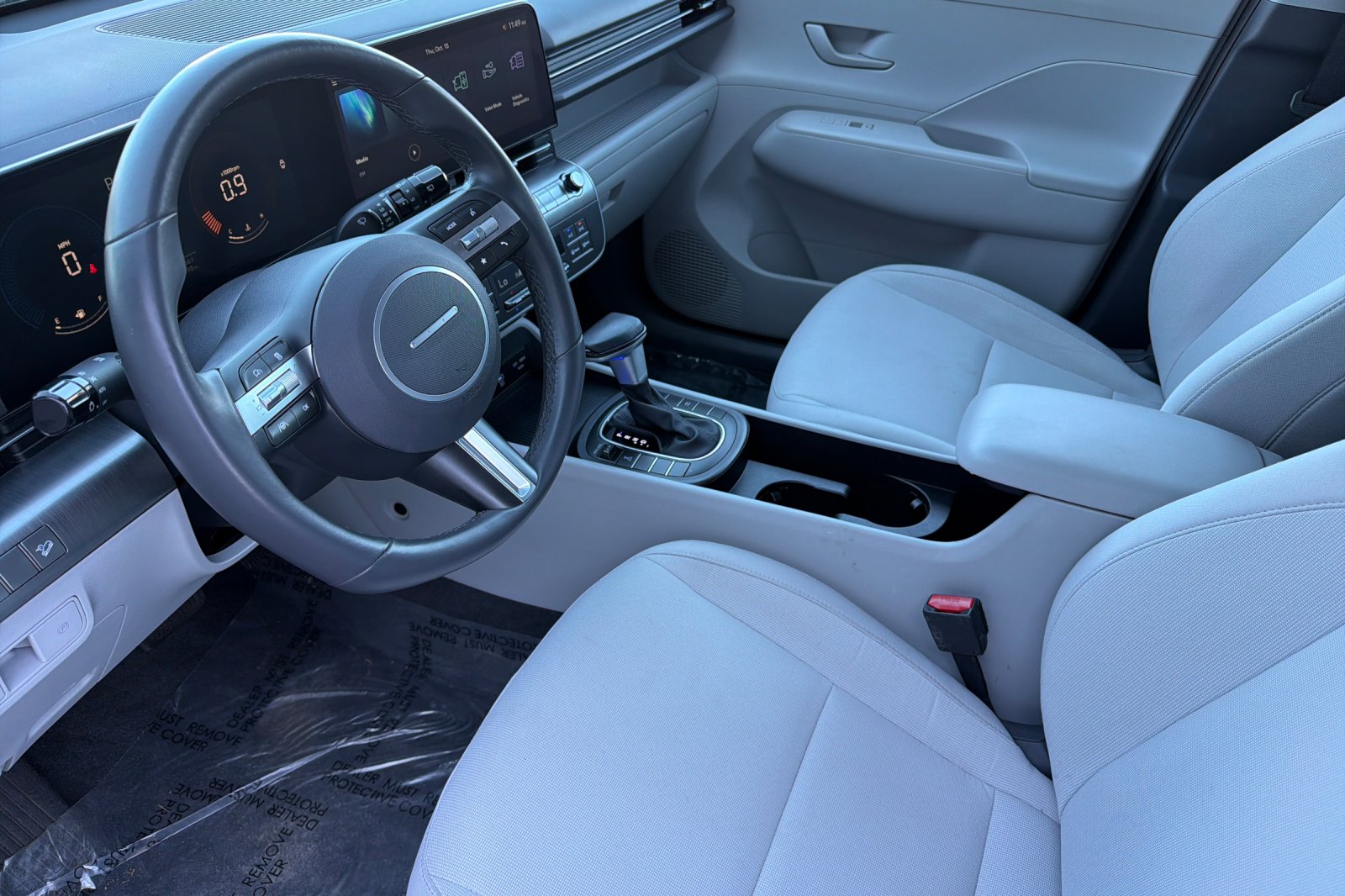 Used 2025 White Hyundai SEL image 7