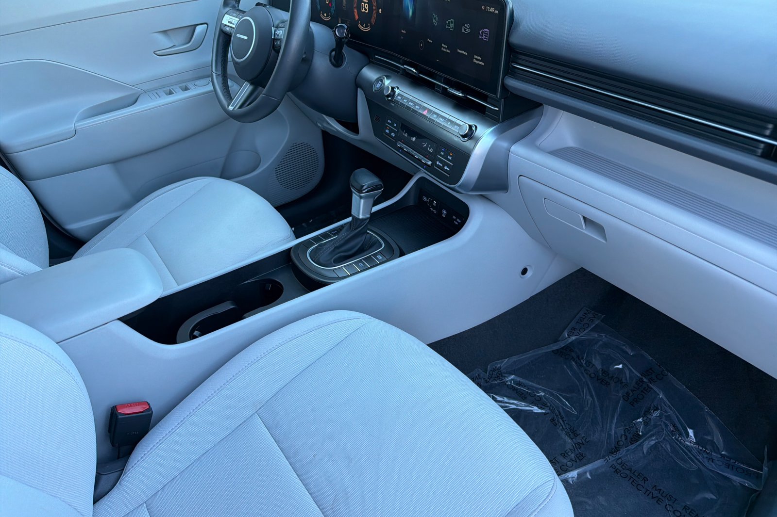 Used 2025 White Hyundai SEL image 13