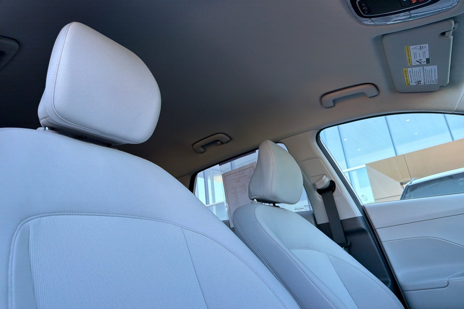 Used 2025 White Hyundai SEL image 14