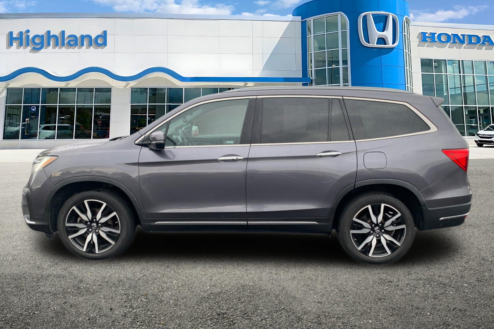 Certified Used 2020 Gray Honda Touring image 2