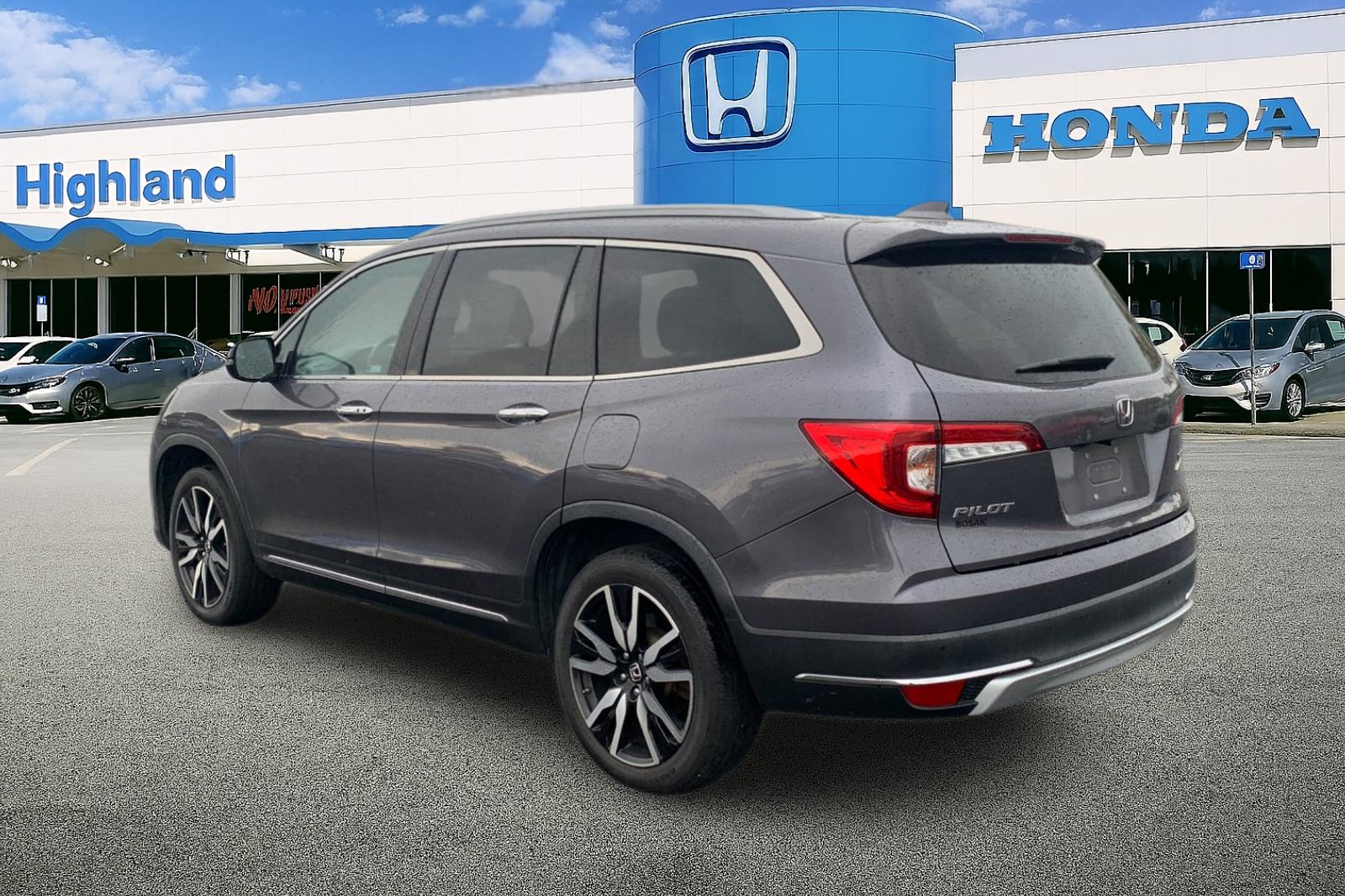 Certified Used 2020 Gray Honda Touring image 3