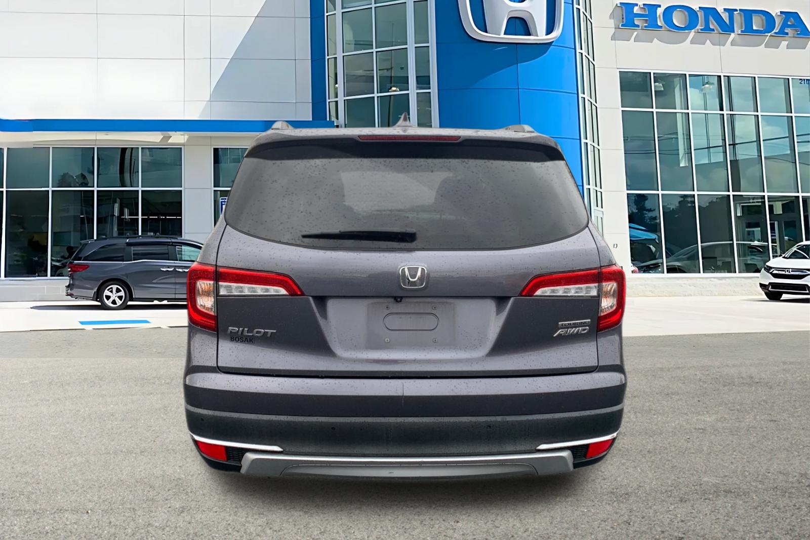Certified Used 2020 Gray Honda Touring image 4